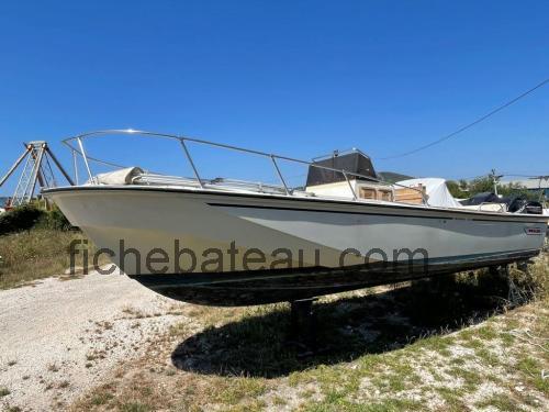 Boston Whaler Outrage 25 avis et fiche technique